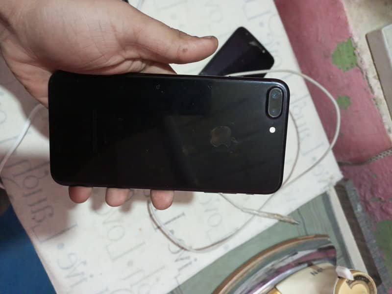 Apple iPhone 7 Plus 1