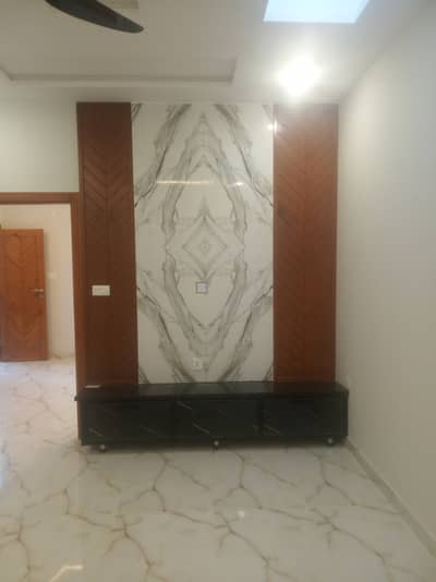 5 MARLA NEW HOUSE AVAILABLE FOR RENT