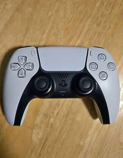 PS5 controller  11000. Xbox series s controller 10000 condition 10/10