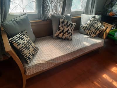 Five seater beautiful sofa set