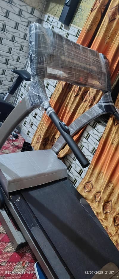 Electric Treadmill with 3 Horsepower Moter .