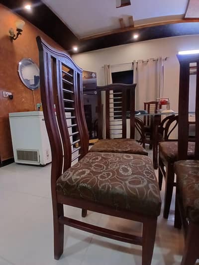 6 Dining chairs in good condition