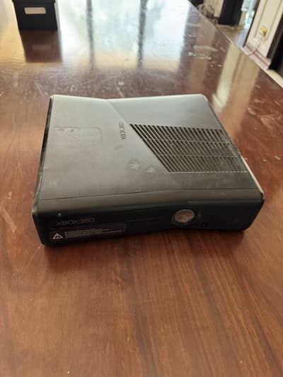 Xbox 360 with 4 controllers and camera
