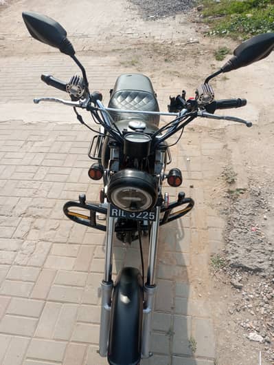 Suzuki GS 150 2013