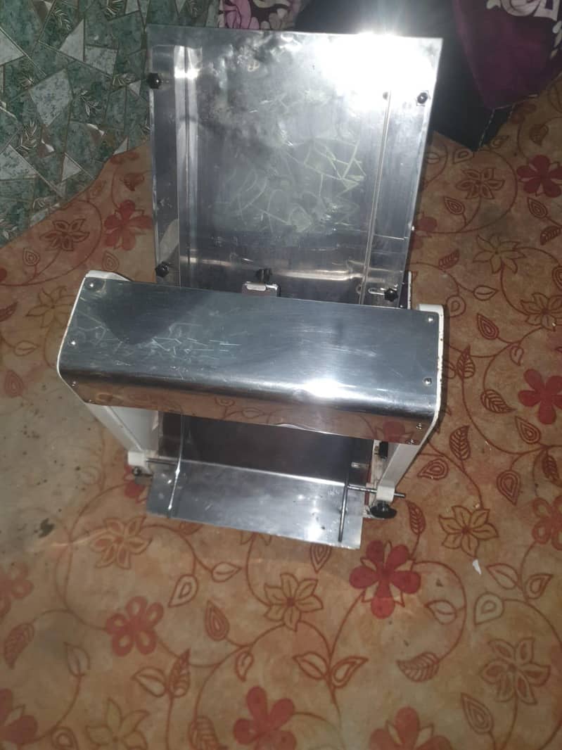 bread cutter 1