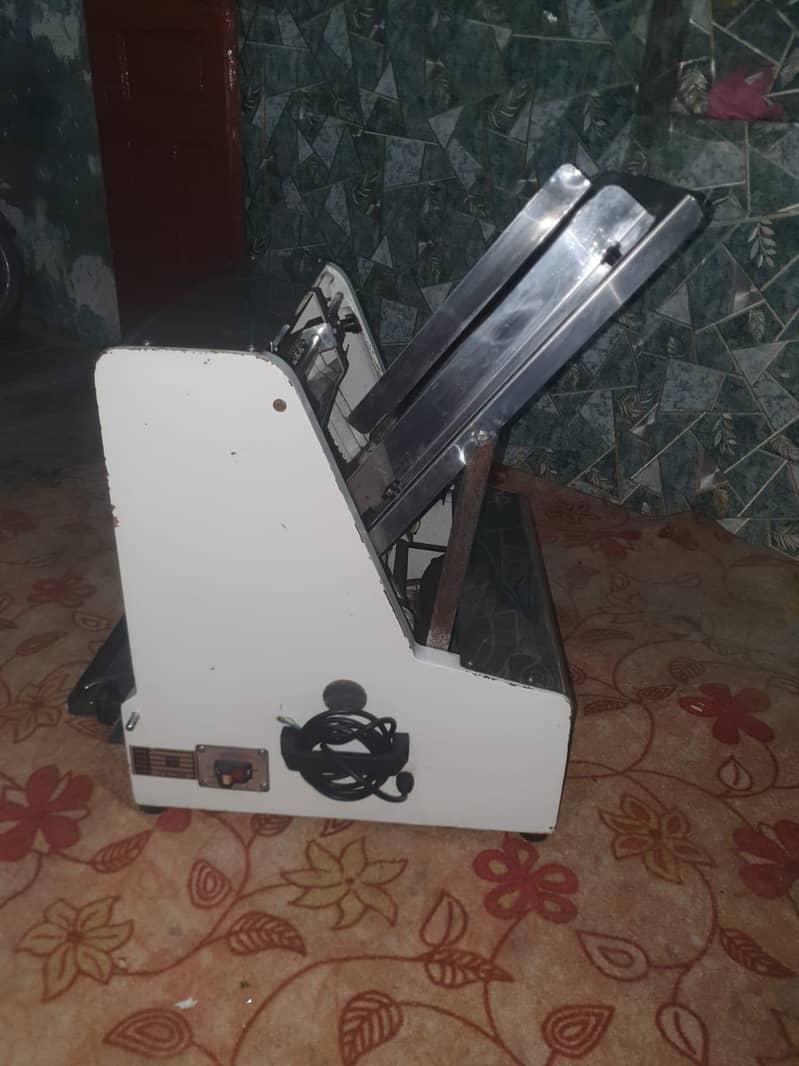 bread cutter 2