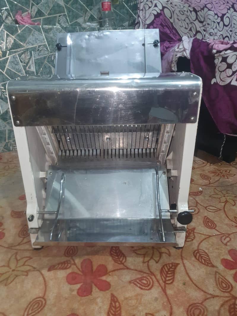 bread cutter 3