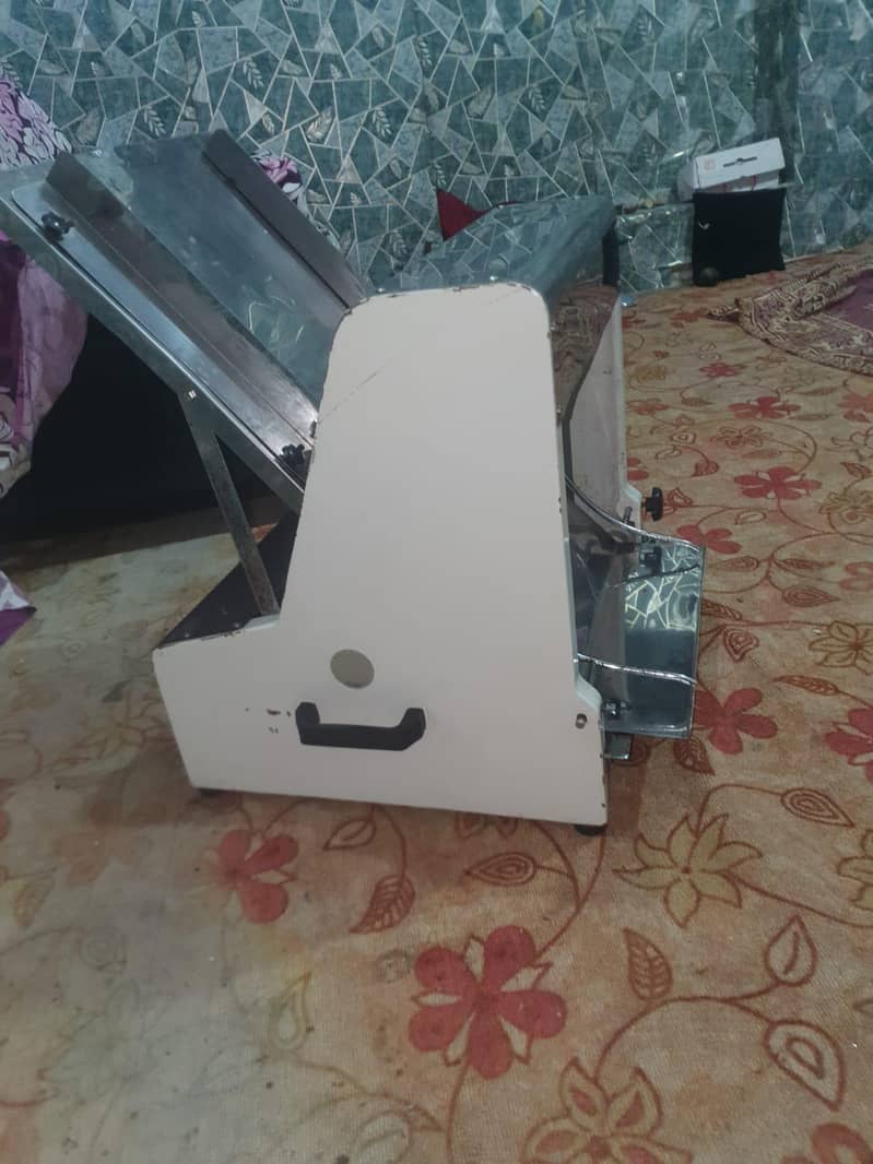 bread cutter 4