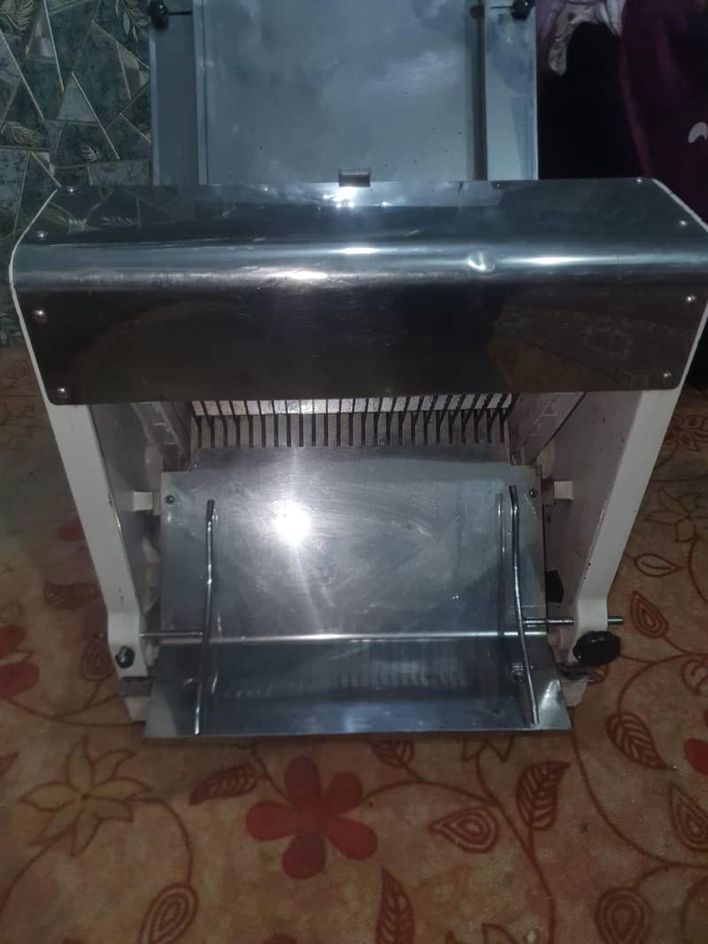 bread cutter 5
