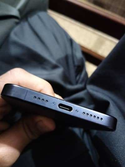 Iphone 15 pro max (1.75lac)