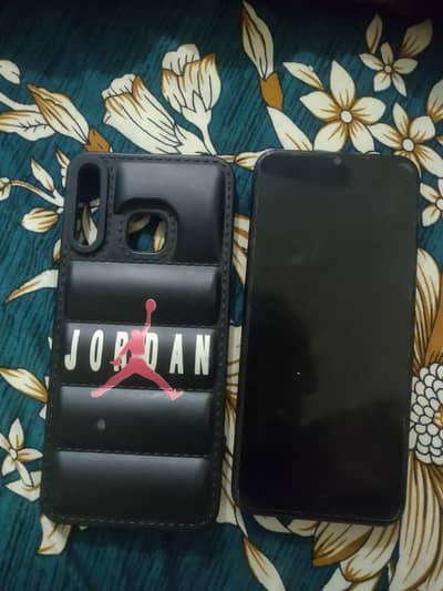 Tecno spark 4 3/32 exchange posible