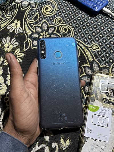 Infinix hot 8 4/64 box bhi available ha exchange possible