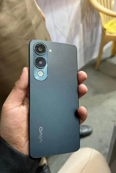 vivo y04 4 64 box charger Sath mile ga ret fanl ha 03083496596