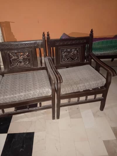 A sofa set in new condition