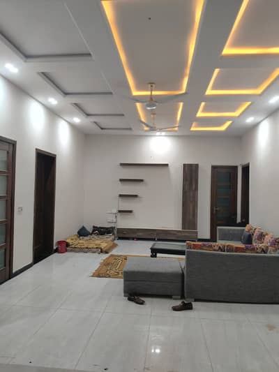 Furnished room available for rent in E11 2 in portion