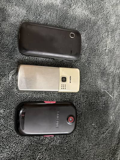 2 samsung and 1 nokia