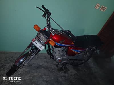 Honda125 model 2009 Karachi no gadi ok hay 10 by 09 all ok