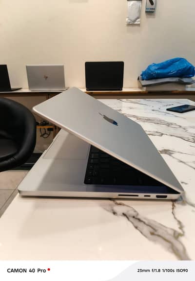 MacBook pro 14 inch M3 18 1tb