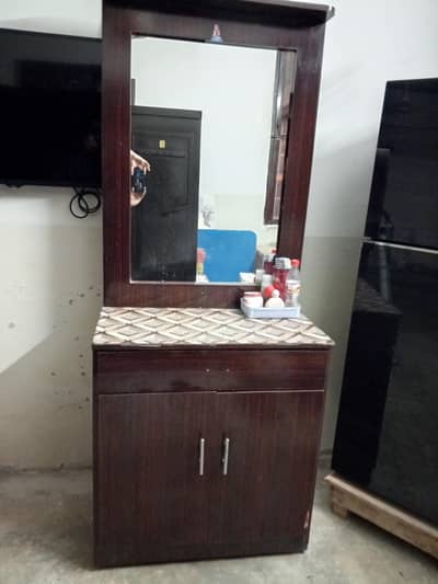 Dressing table with strong wood