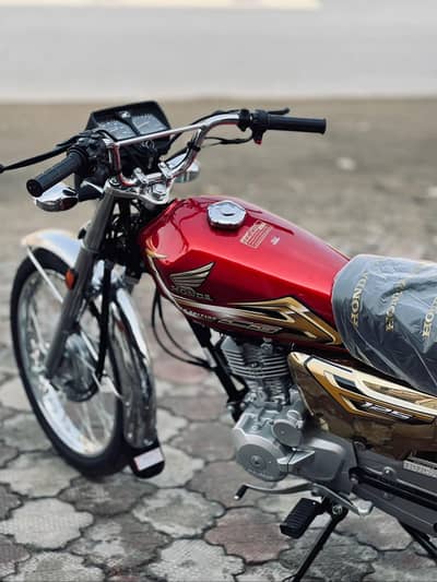 Honda 125 gold edition