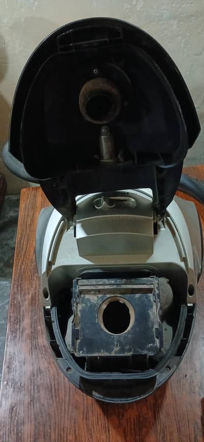 ye machine bohat hi zabrdast h carpet cleaner chote se chote daghe bi