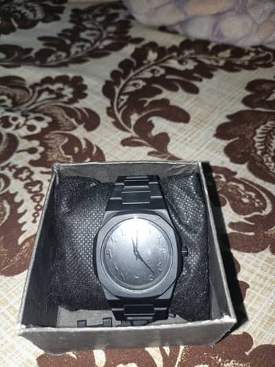 black Aura watch