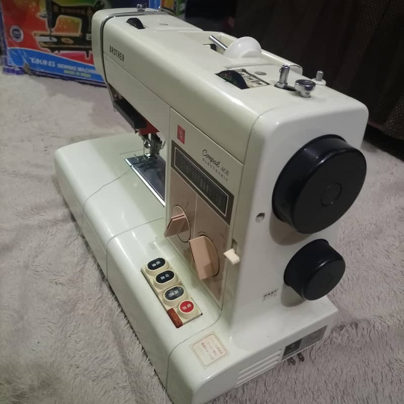good condition sewing machine automatic 2