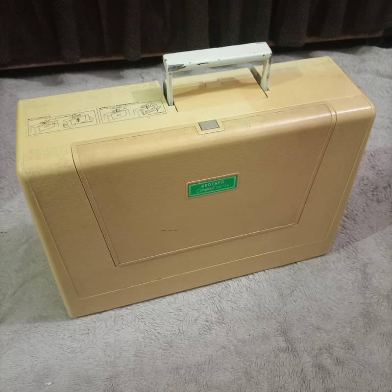 good condition sewing machine automatic 4