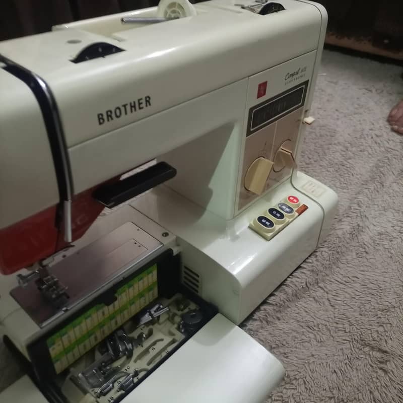 good condition sewing machine automatic 7