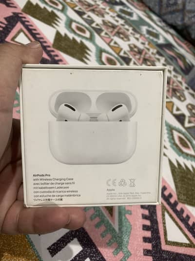 Apple airpods pro charging box