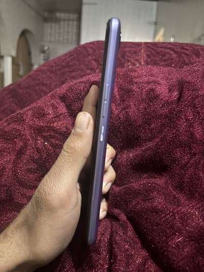 8c 4/128gb 10/9.5 only charger genuine phone ha