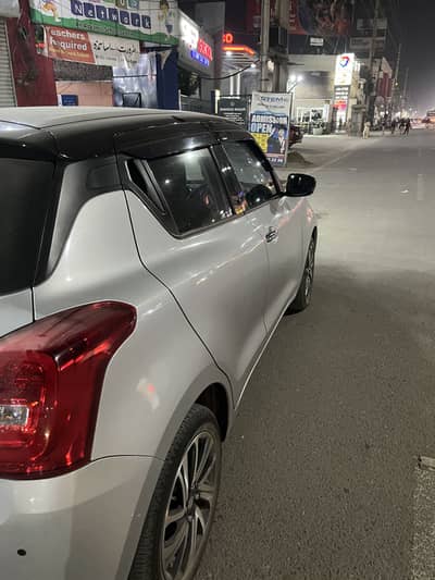 Swift Limited Addition-Full Option-Black Roof