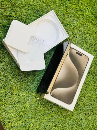 iPhone 15 pro non pta 10/10 never open and repair with box