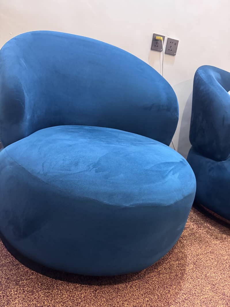 2 modern sofa/ coffee sofas 4