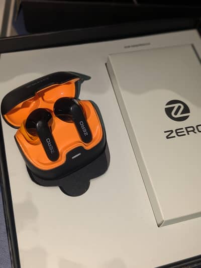 Wave Pro Earbuds Zero Lifestyle