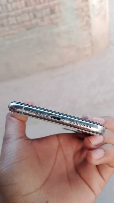 White collor battery 100% canditon 10 by 10