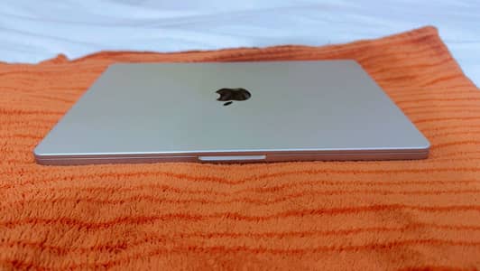 MacBook Pro 14” M3 Silver 8GB/512GB – 10/10 With Box