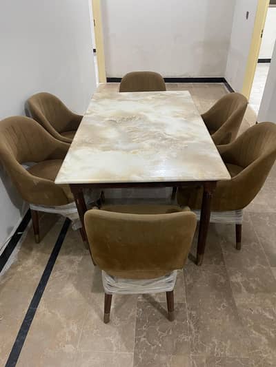 6 Seater Dining Table. || Brand New Un-Used || Urgent Sell