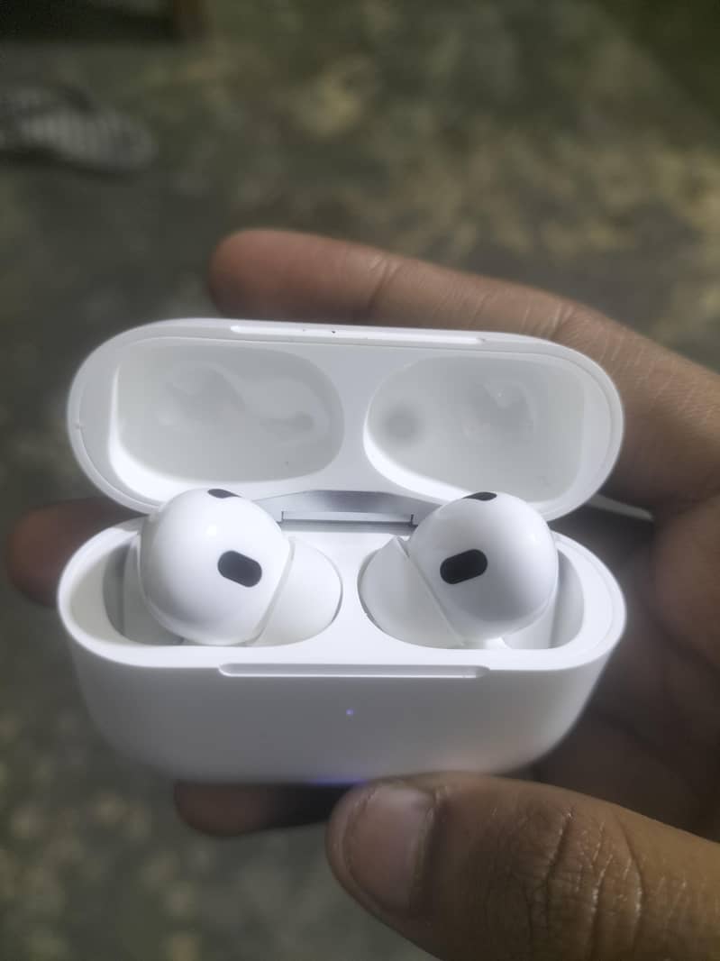 earbuds 2