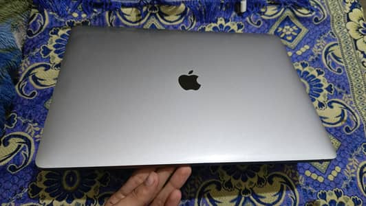 MACBOOK PRO 2017 15.4 INCH RETINA DISPLAY
