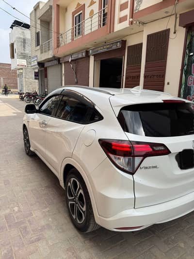 Honda Vezel Z sensing hybrid 5 grade Auction top of the line.