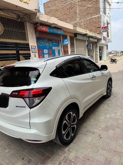 Honda Vezel Z sensing hybrid 5 grade Auction top of the line.