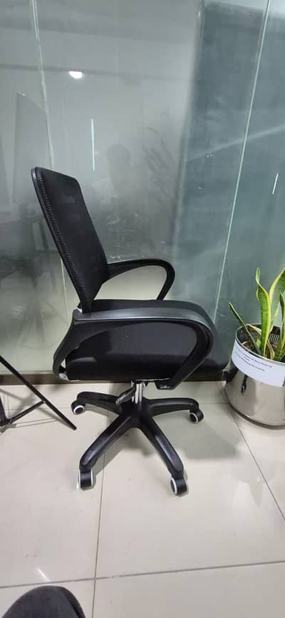 Office Revolving Chair – Mesh Back | Comfortable | Excellent Condition