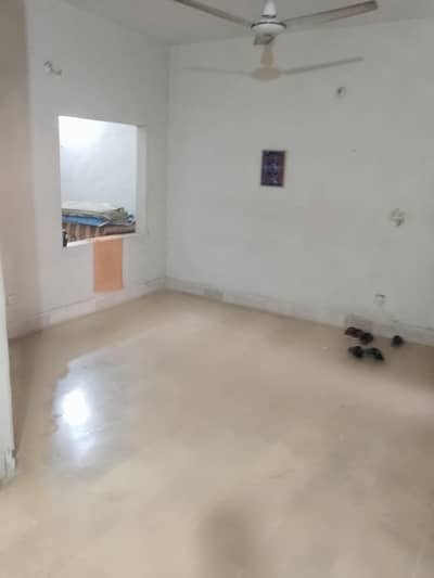 1st floor portion urgent on sale leesed Kamran chowrangi