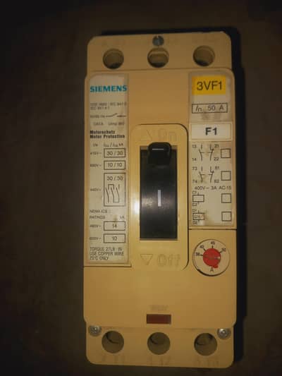SIEMENS 3  phase Breaker