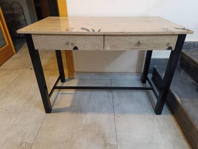 Metallic Frame Study Table