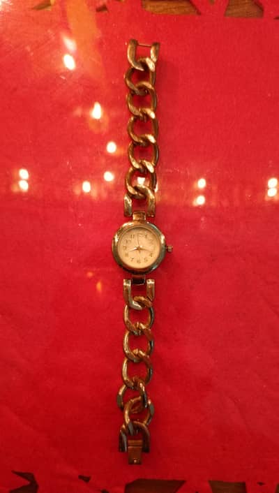 Stylish Golden Women Watch