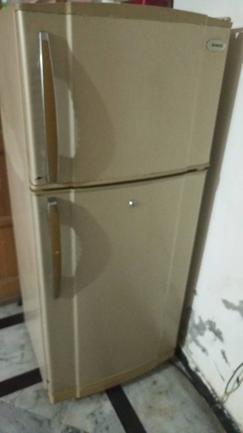 فار سیل ویوز کا فریج ریفریجریٹر   ابھی مناسب وقت ہے تھوڑی سی گرمی پڑی 2