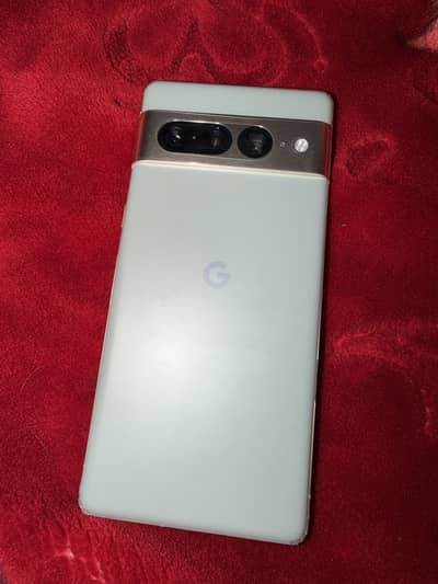 Pixel 7 pro 128 gb ! Just glass break otherwise 10/10 phone no scratch