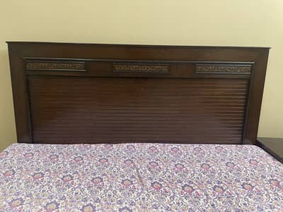 5ft bed for sell with mattress, side tabble